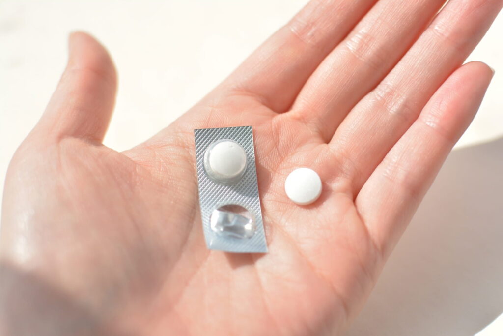 ロキソニンとカロナールの正しい使い分けは？薬剤師が場面別に解説